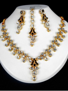 Kundan Jewelry Set